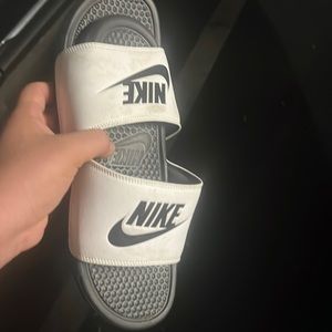 Used once for a pool party. We’re not my size . Will clean before shipping.